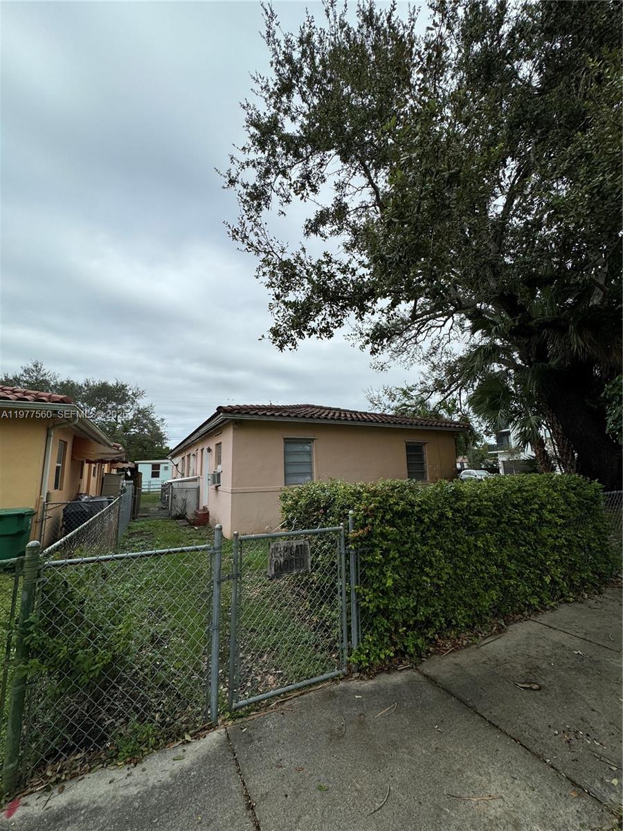 2652 Southwest 23rd Avenue, Unit BACK Miami, FL 33133 - Photo 10 of 11
