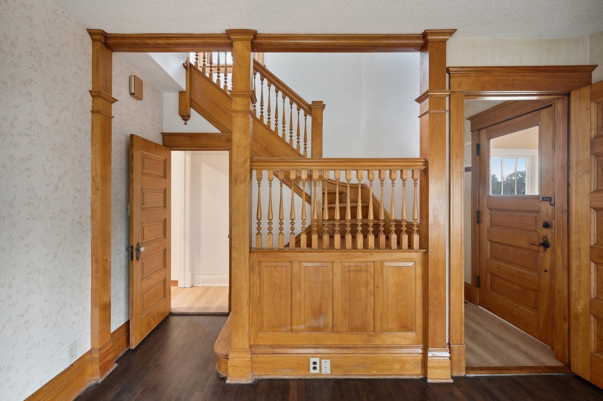 983 Hudson Road St. Paul, MN 55106 - Photo 4 of 27 Gallery Image 4