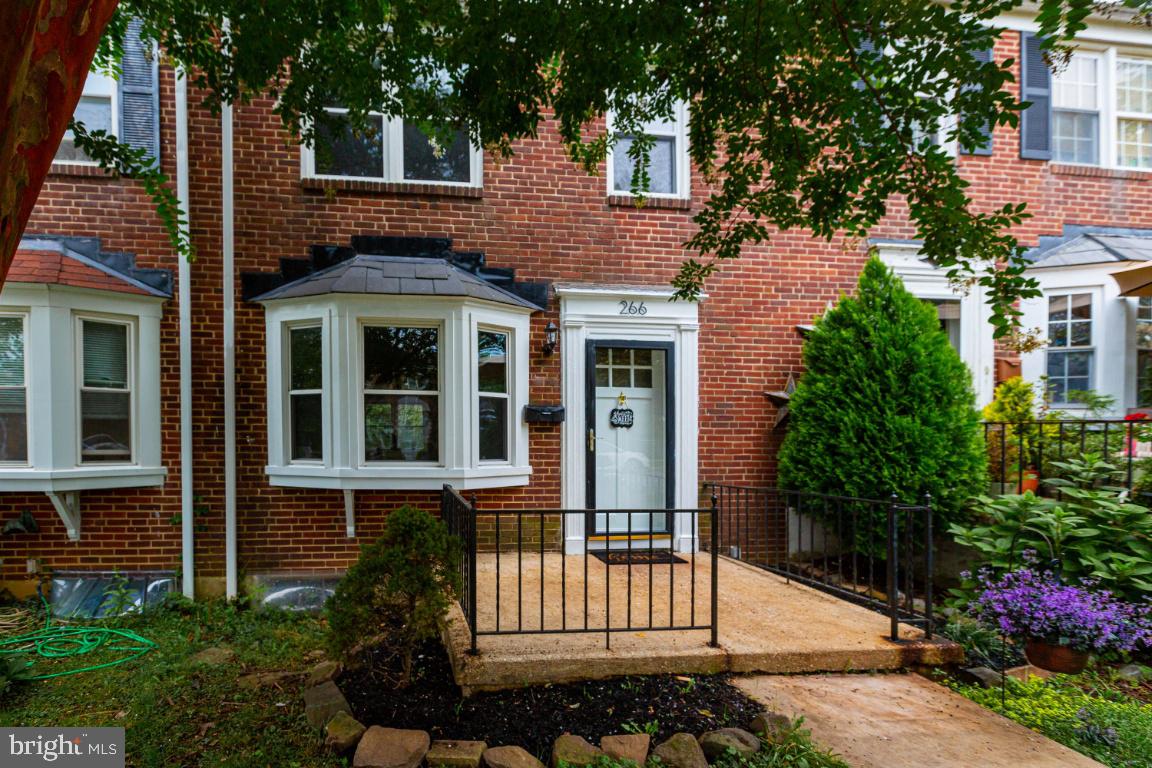 266 Blakeney Road Baltimore, MD 21228 - Photo 2 of 35 Gallery Image 2