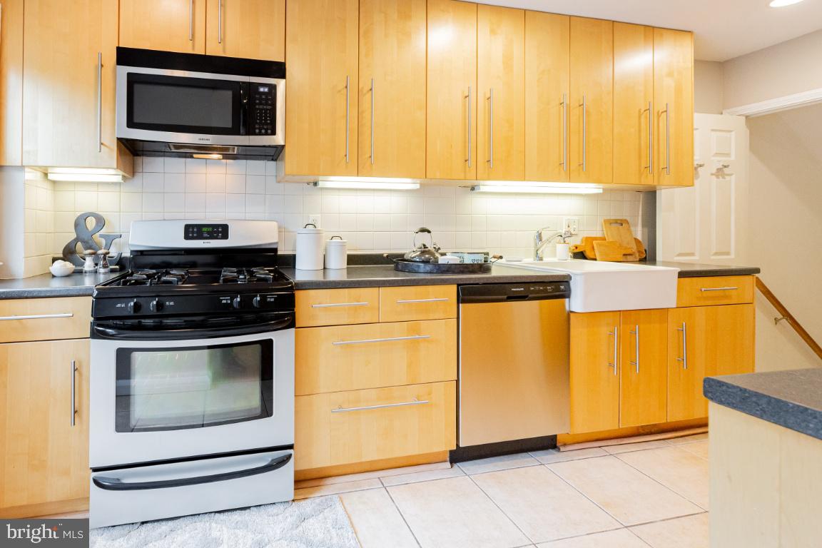 266 Blakeney Road Baltimore, MD 21228 - Photo 12 of 35 Gallery Image 12