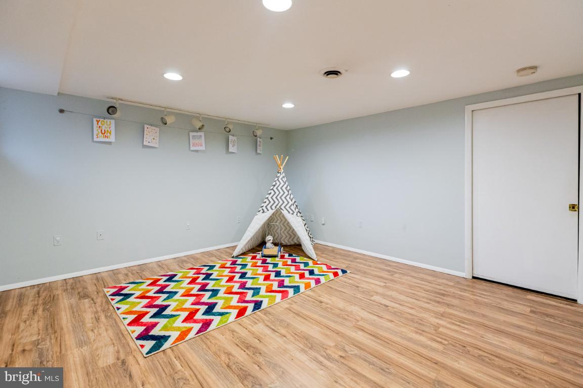 266 Blakeney Road Baltimore, MD 21228 - Photo 28 of 35 Gallery Image 28
