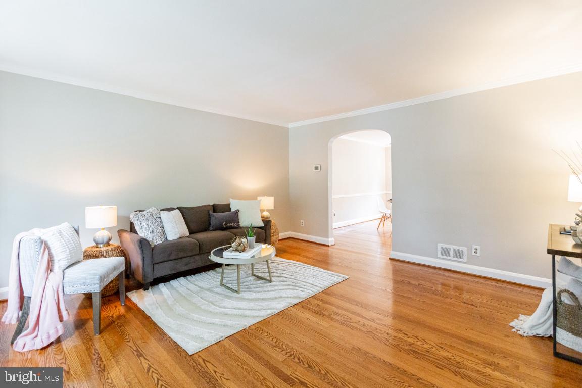 266 Blakeney Road Baltimore, MD 21228 - Photo 4 of 35 Gallery Image 4