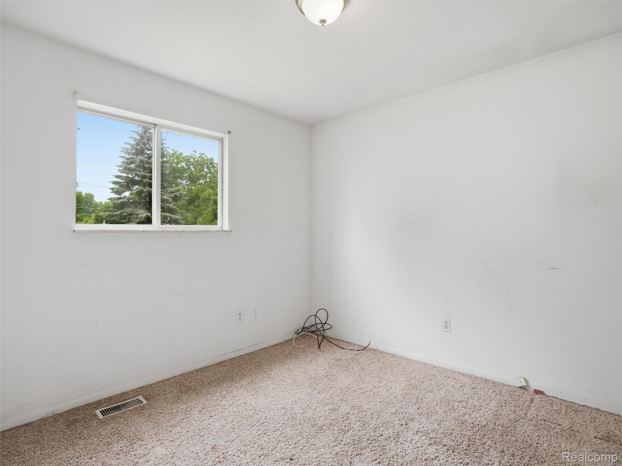 2439 North Long Lake Road Fenton, MI 48430 - Photo 10 of 25 11-DSC05147.jpg