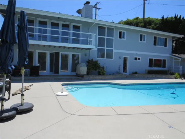 a house view with a outdoor space