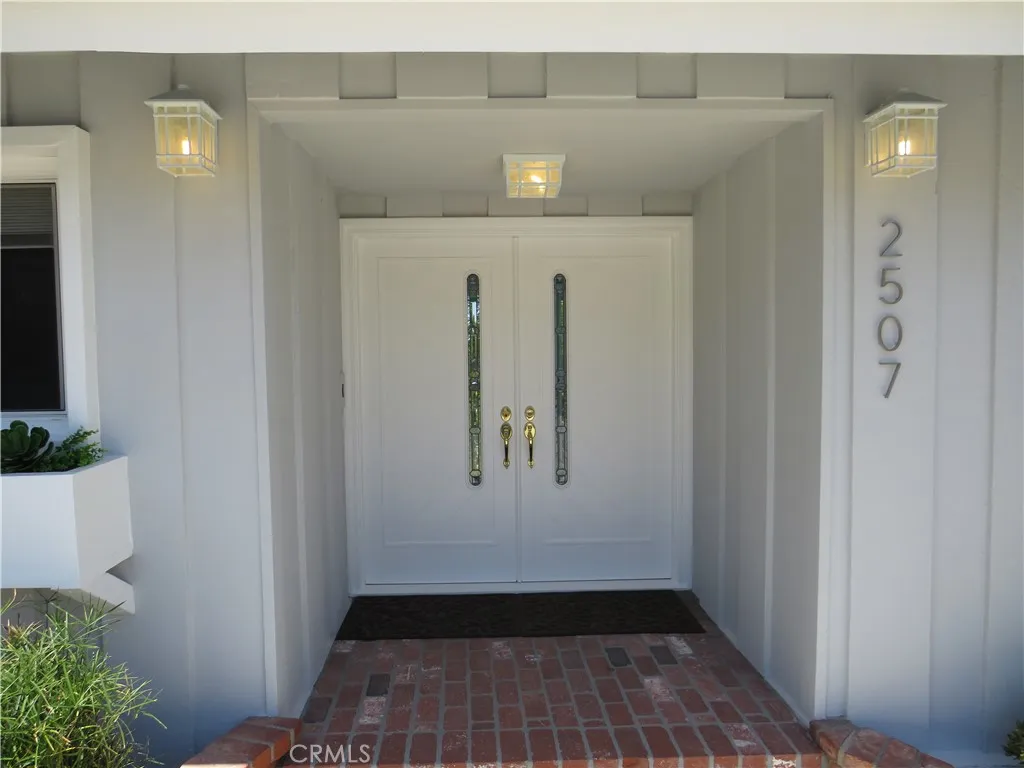 2507 Sunnyside Ridge Road Rancho Palos Verdes, CA 90275 - Photo 3 of 28 an empty room with window