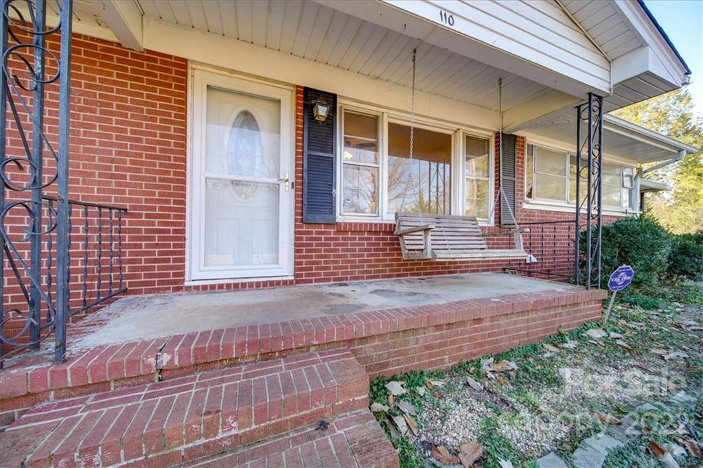 110 Pinkney Road Dallas, NC 28034 - Photo 2 of 26 Gallery Image 2