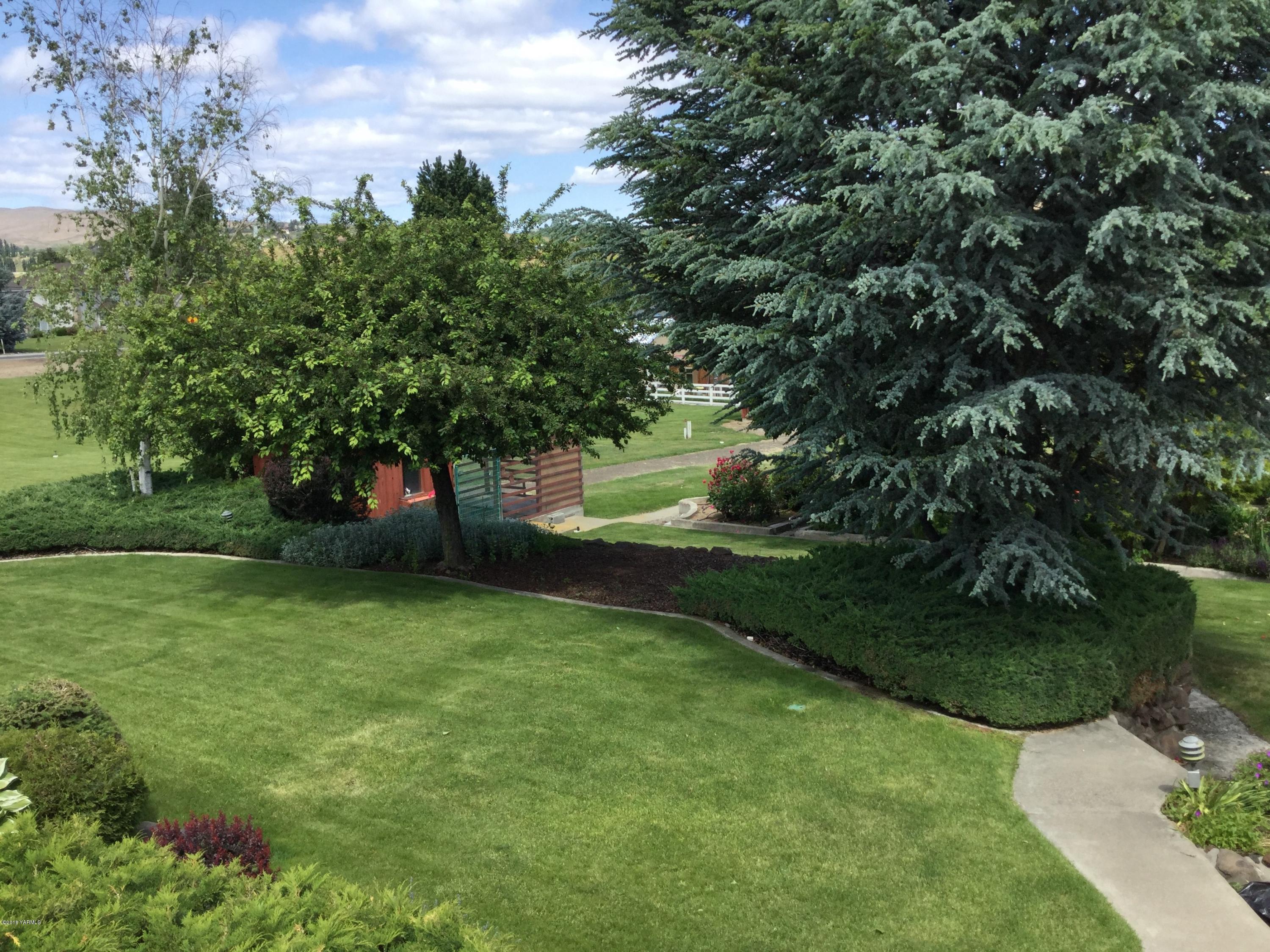 511 South Hennessy Road Yakima, WA 98908 - Photo 25 of 26 a view of a park