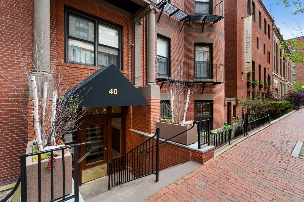 40 St Botolph Street, Unit B2 Boston, MA 02116 - Photo 9 of 10