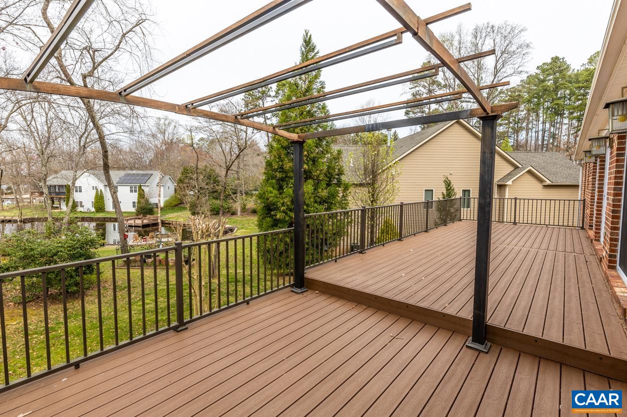 938 Jefferson Drive Palmyra, VA 22963 - Photo 45 of 50 a view of a balcony with wooden floor and fence
