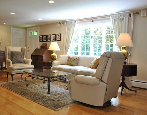 11 Robinhood Road Cape Elizabeth, ME 04107 - Photo 4 of 22 Living Room.