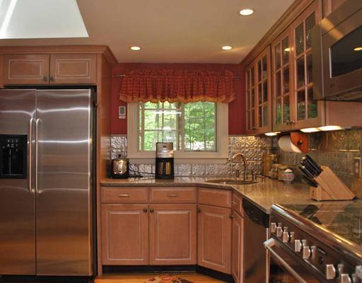 11 Robinhood Road Cape Elizabeth, ME 04107 - Photo 8 of 22 Kitchen.