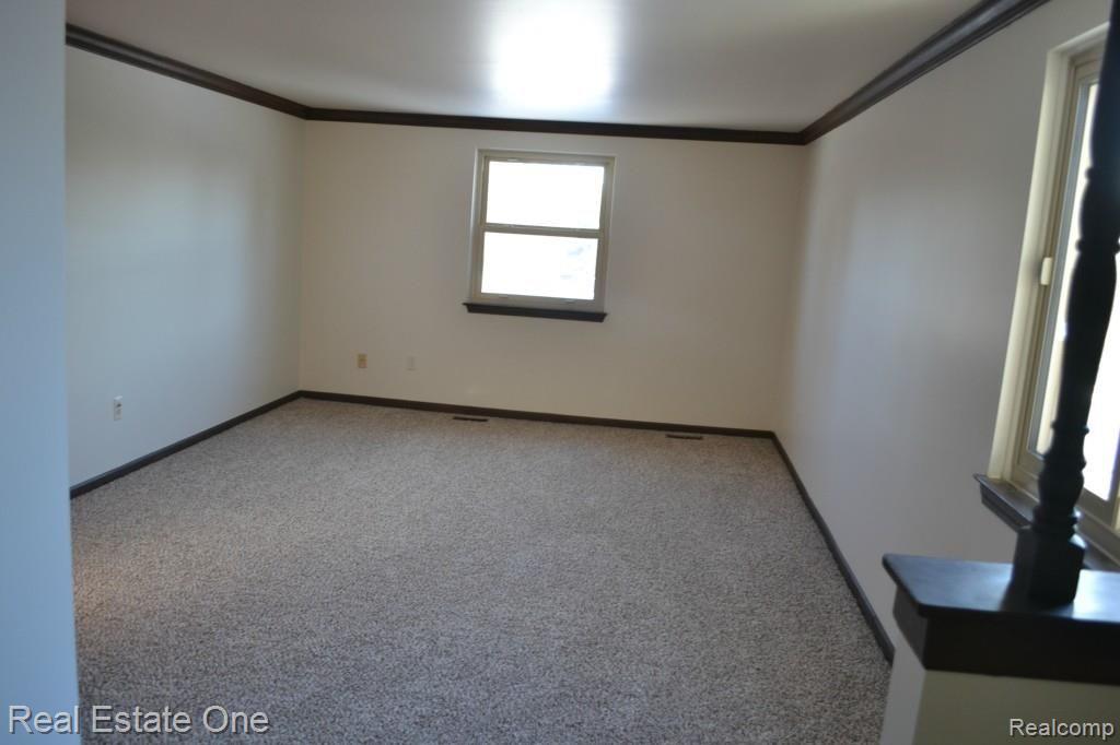 898 Dickson Lane Rochester, MI 48307 - Photo 11 of 13 Master Bedroom w/New Carpet & Paint