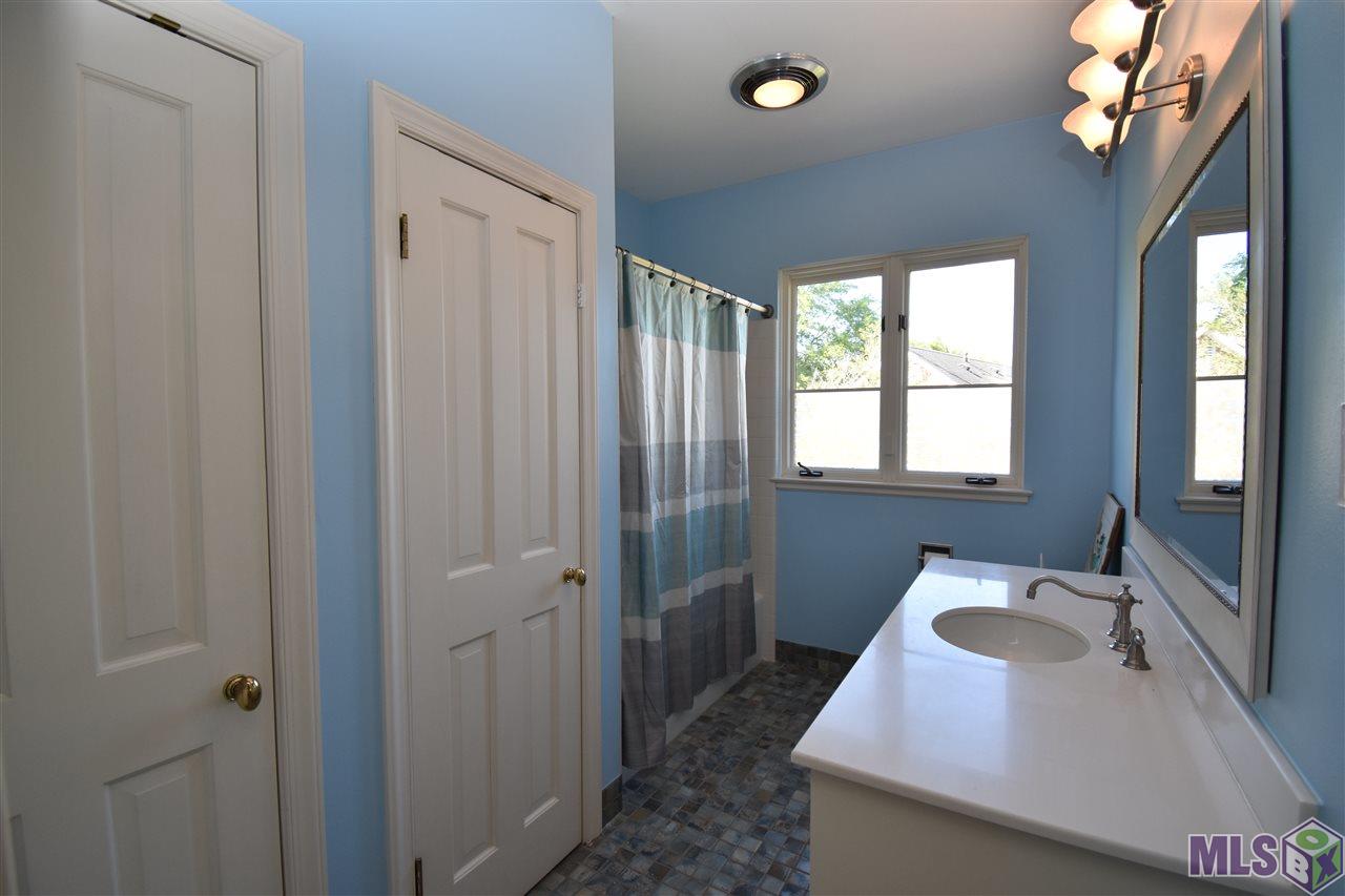 1707 Applewood Road Baton Rouge, LA 70808 - Photo 30 of 38 Upstairs Bath