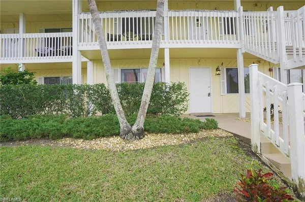 $1,800 | 4635 Bayshore Drive, Unit P7, Naples, FL 34112