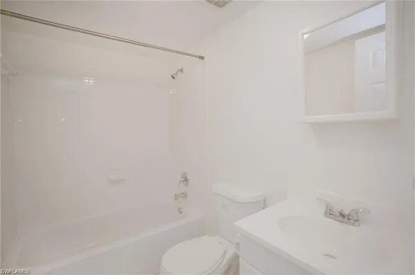 $1,800 | 4635 Bayshore Drive, Unit P7, Naples, FL 34112
