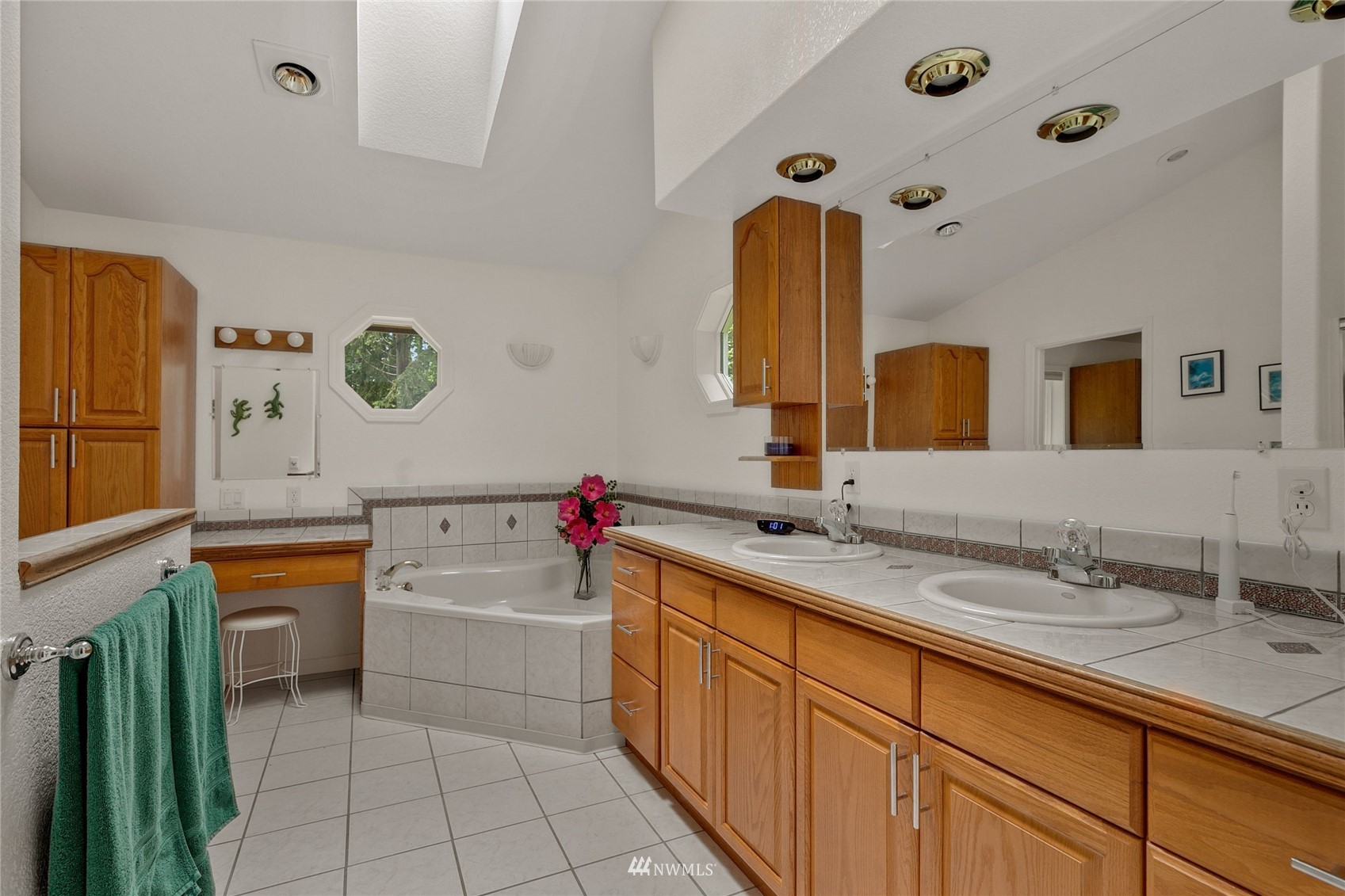 5645 Kinney Road Southwest Olympia, WA 98512 - Photo 15 of 29 Gallery Image 15