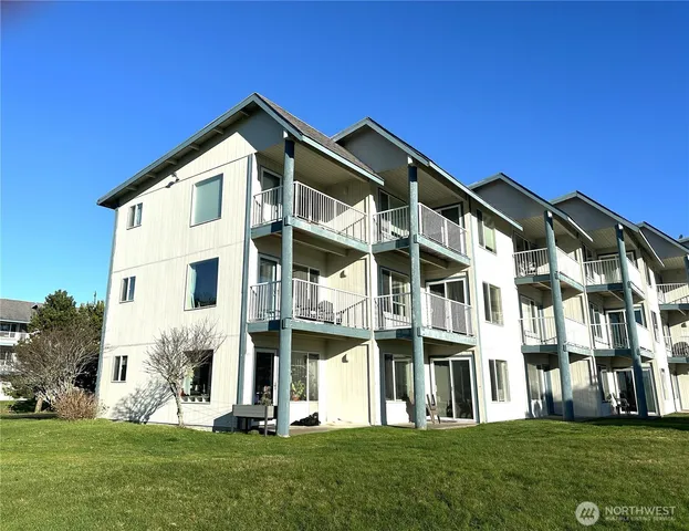 $139,500 | 210 26th Street Northwest, Unit 313, Long Beach, WA 98631