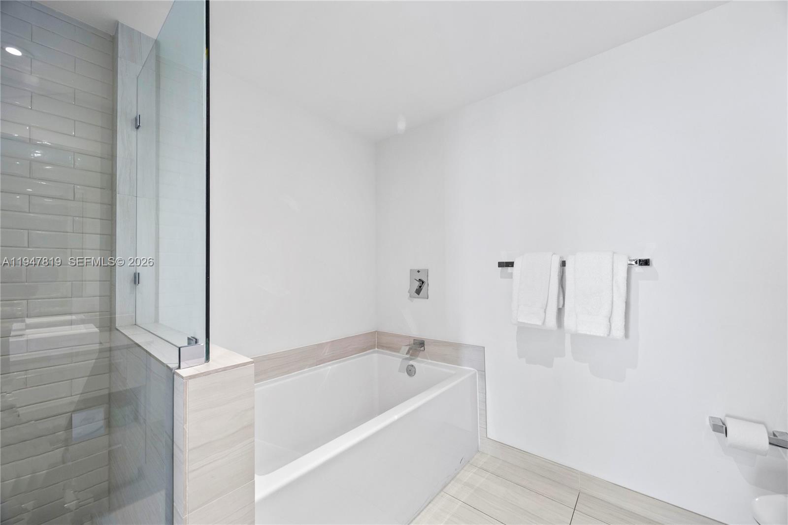 4010 South Ocean Drive, Unit R2307 Hollywood, FL 33019 - Photo 31 of 35 a bathroom with a bathtub and shower