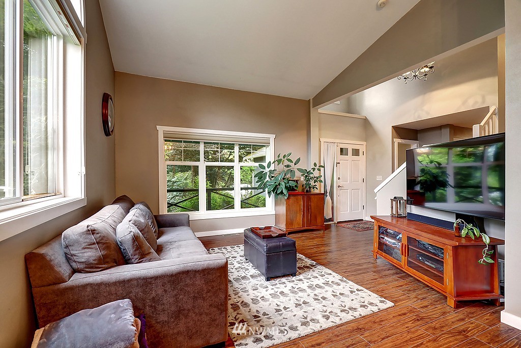 207 240th Street Southeast Bothell, WA 98021 - Photo 3 of 18