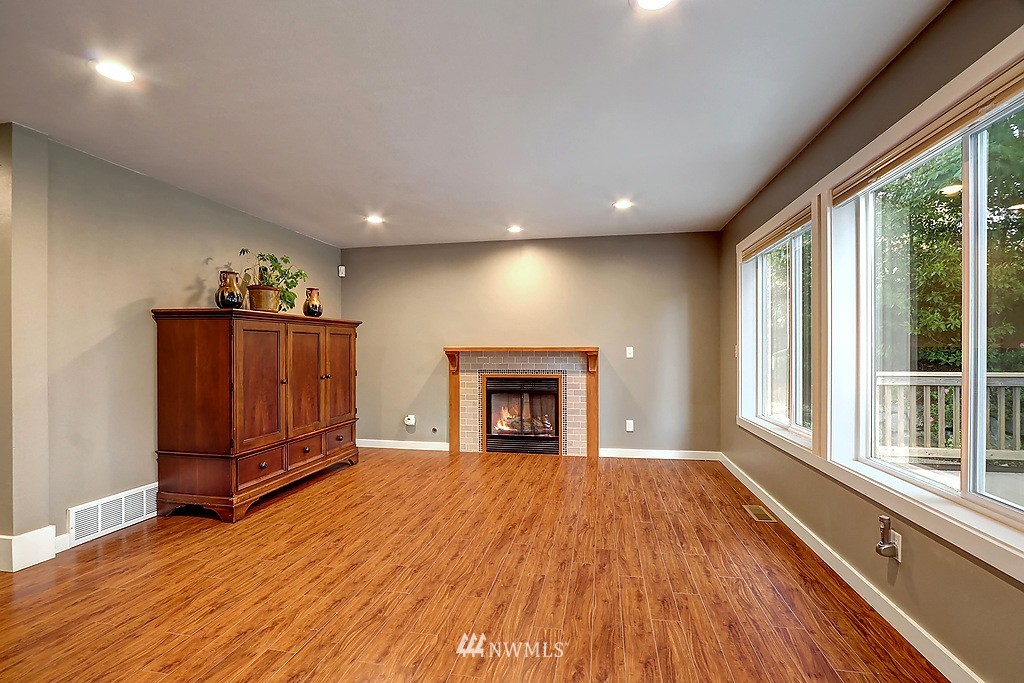 207 240th Street Southeast Bothell, WA 98021 - Photo 8 of 18