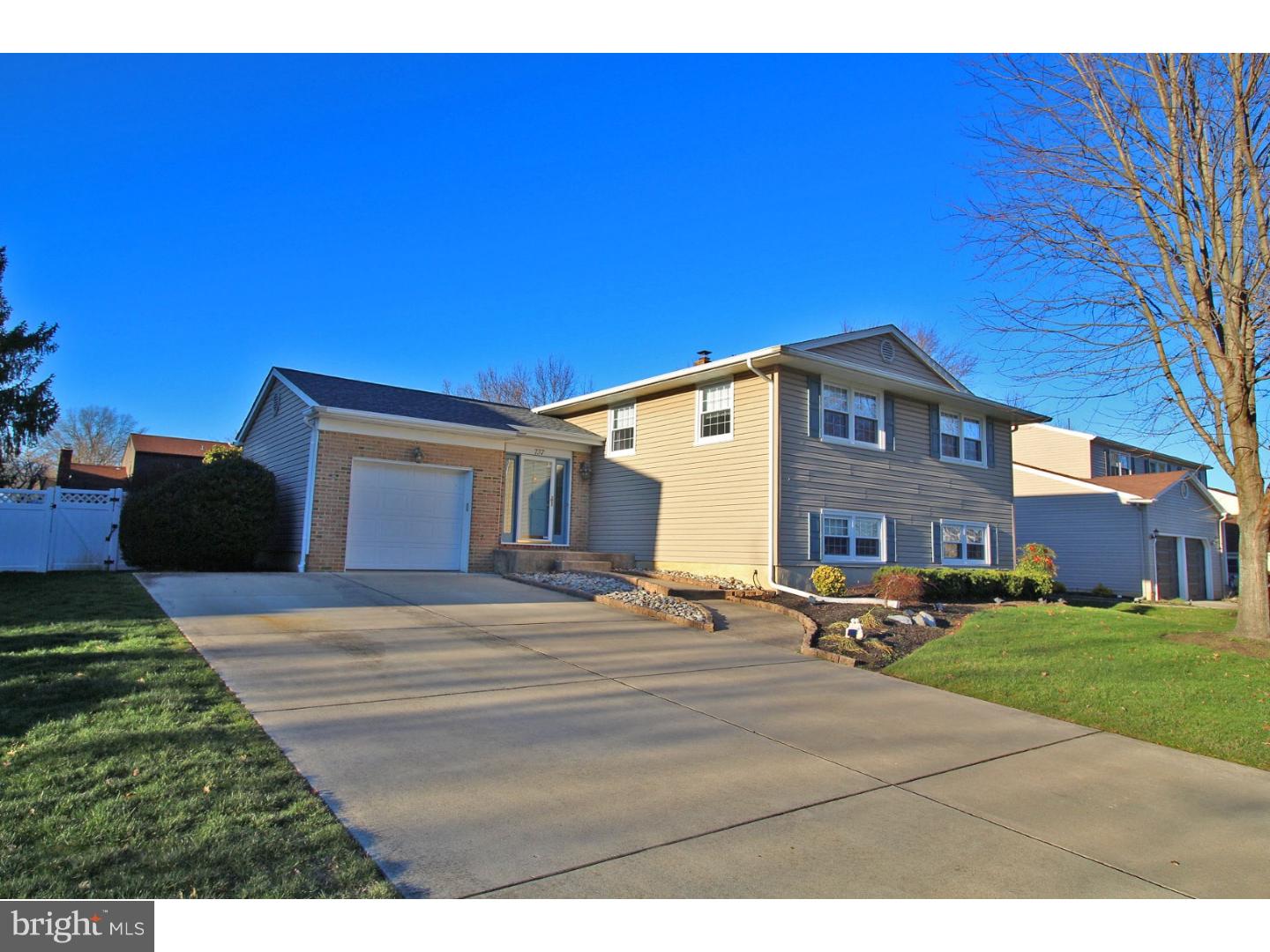 737 Amsterdam Road Mount Laurel, NJ 08054 - Photo 2 of 25