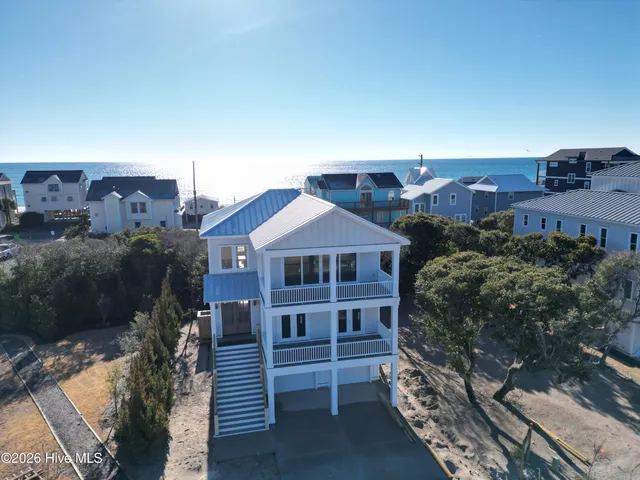 $1,625,000 | 100 Peregrine Court, Surf City, NC 28445
