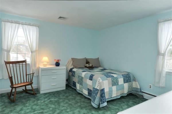 5 Stonybrook Road Medfield, MA 02052 - Photo 13 of 28