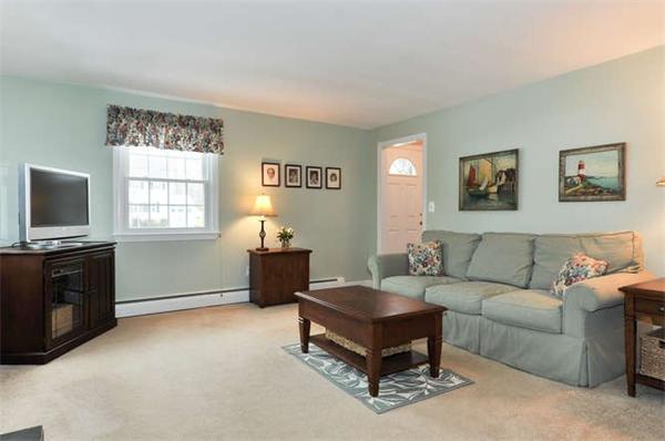 5 Stonybrook Road Medfield, MA 02052 - Photo 4 of 28