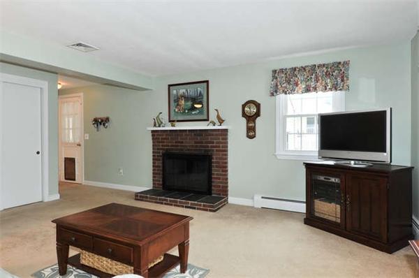 5 Stonybrook Road Medfield, MA 02052 - Photo 6 of 28
