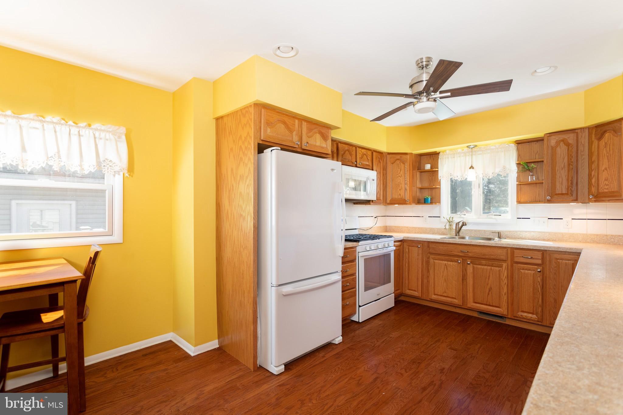 306 Hermitage Drive Elkton, MD 21921 - Photo 6 of 21 Kitchen with ample counter & cabinet space