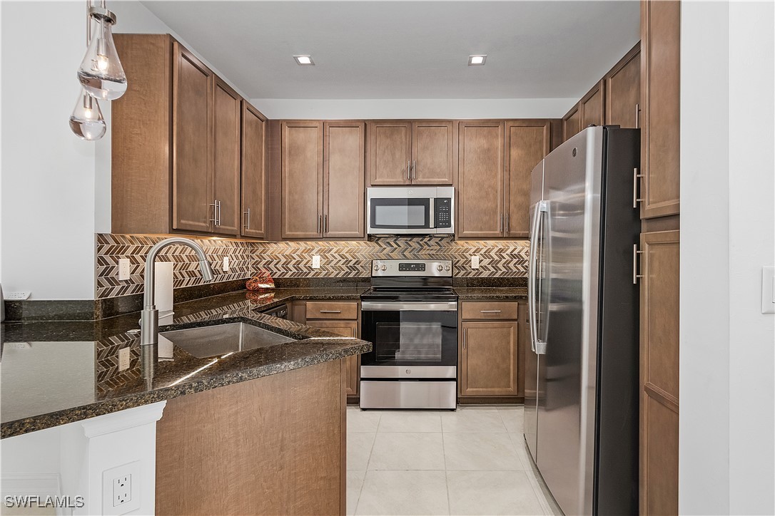 7498 Rockefeller Drive Naples, FL 34119 - Photo 5 of 22