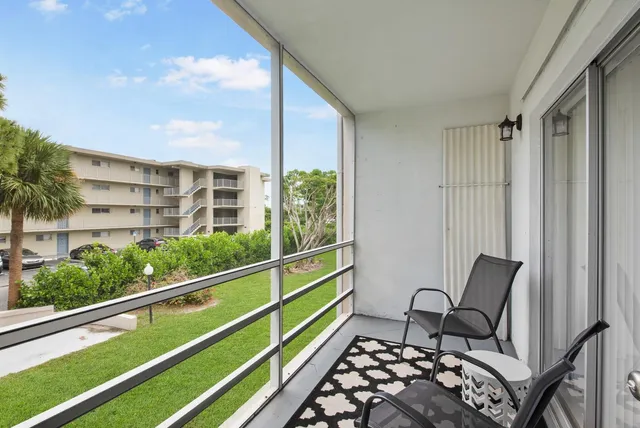 $115,900 | 2581 Garden Drive North, Unit 206, Lake Worth, FL 33461