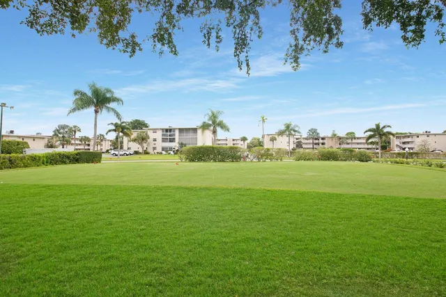 $115,900 | 2581 Garden Drive North, Unit 206, Lake Worth, FL 33461