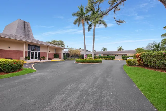 $115,900 | 2581 Garden Drive North, Unit 206, Lake Worth, FL 33461