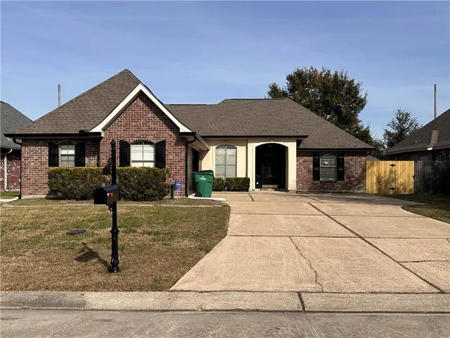 $2,400 | 339 Madewood Drive, Destrehan, LA 70047