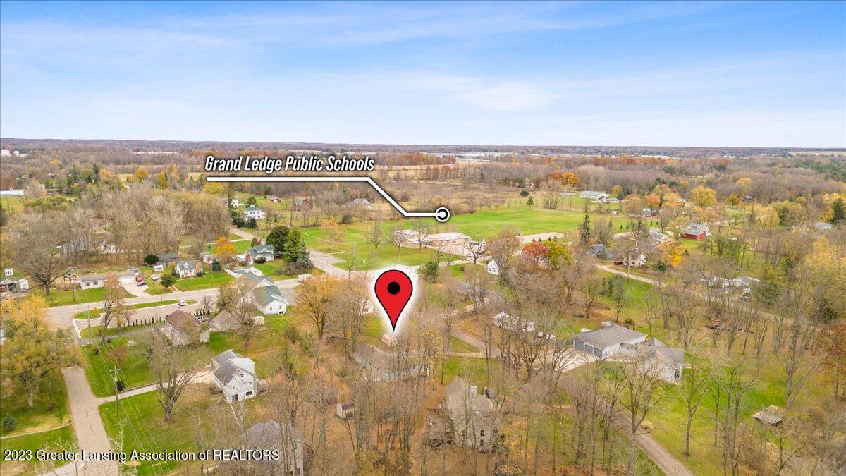 2921 Clinton Road Lansing, MI 48906 - Photo 2 of 50 02-Media Jett-9