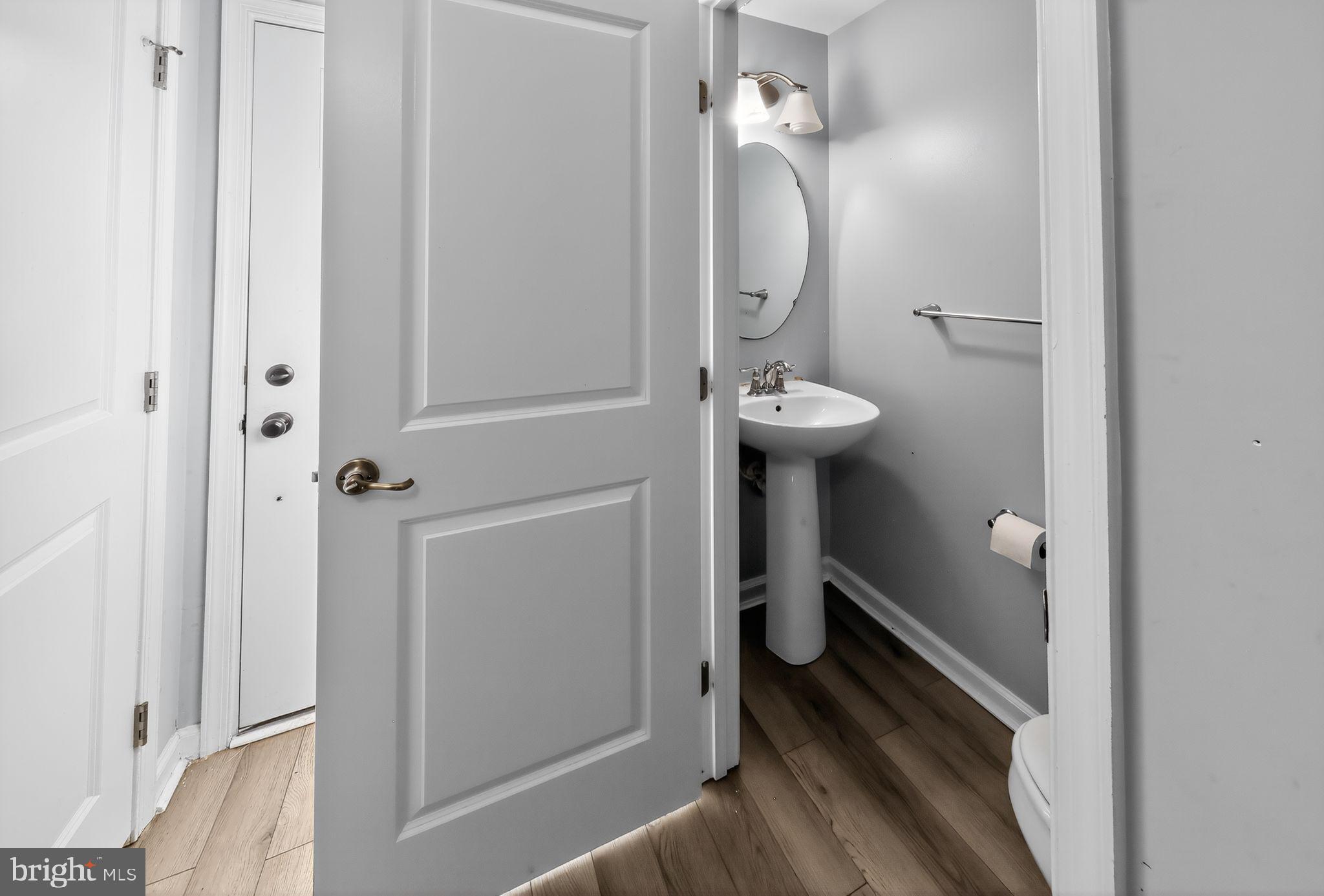 633 Barrie Road Middletown, DE 19709 - Photo 14 of 15 a bathroom with a sink a toilet and shower