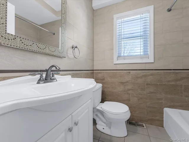 $1,099,000 | 1987 Lakeville Road, New Hyde Park, NY 11040