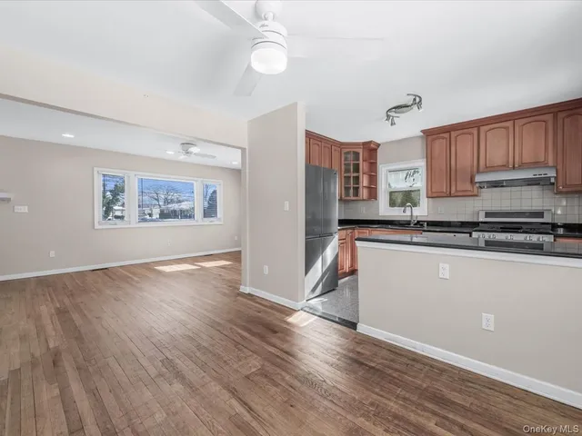 $1,099,000 | 1987 Lakeville Road, New Hyde Park, NY 11040