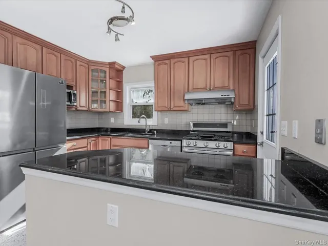 $1,099,000 | 1987 Lakeville Road, New Hyde Park, NY 11040