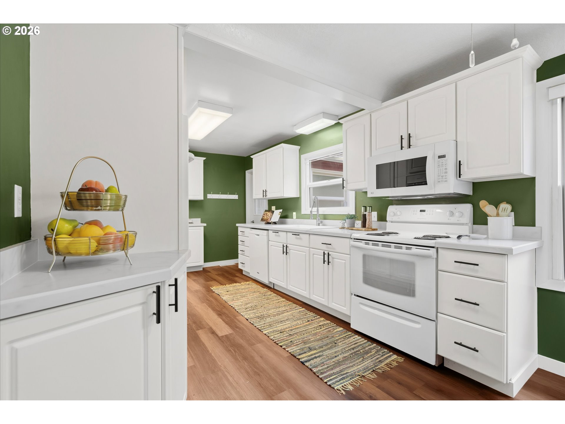 4307 Southwest Marigold Street Portland, OR 97219 - Photo 10 of 43 Kitchen