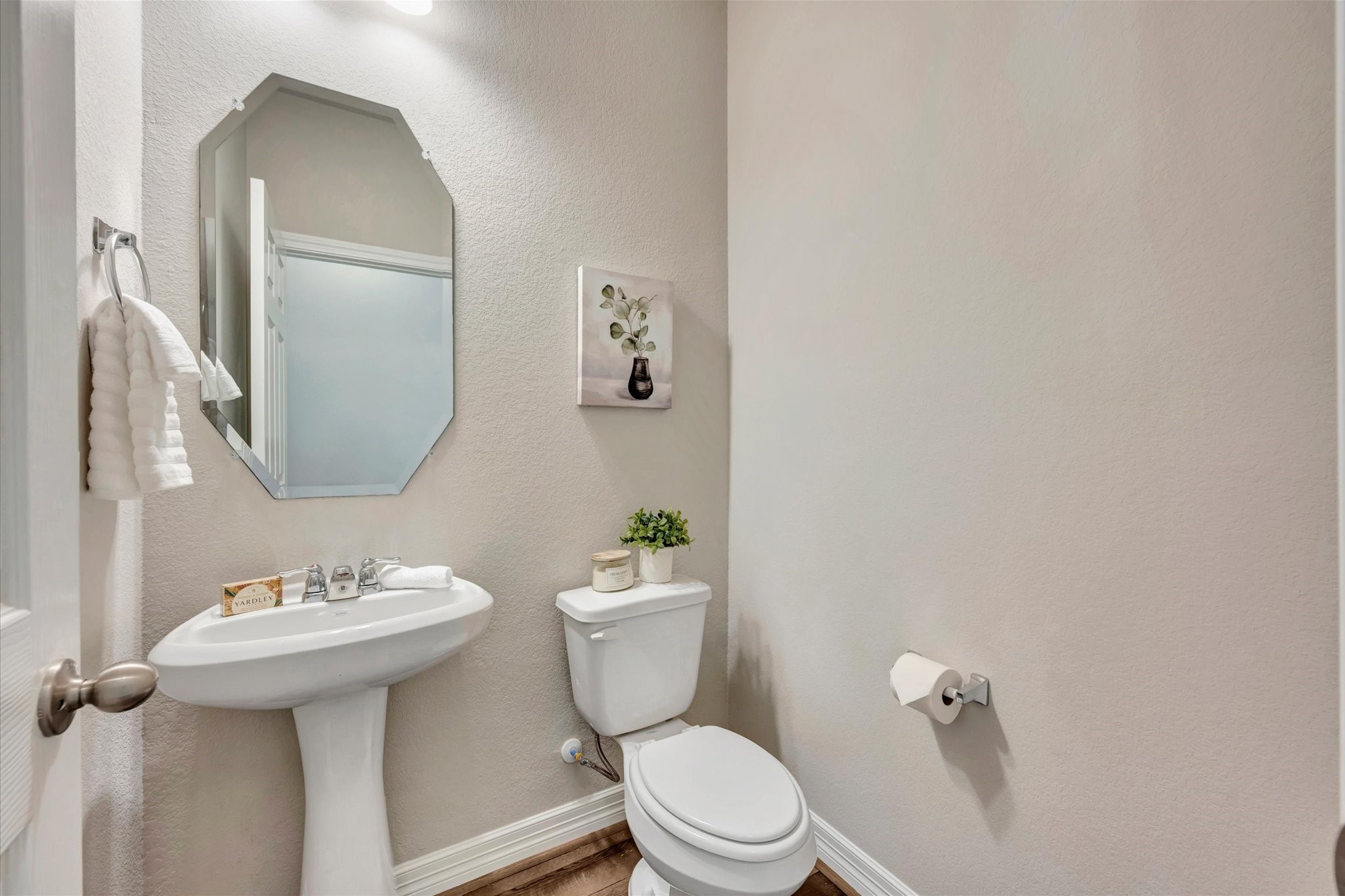 13420 Shellbark Way La Marque, TX 77568 - Photo 14 of 31 Downstairs half bath for guests.