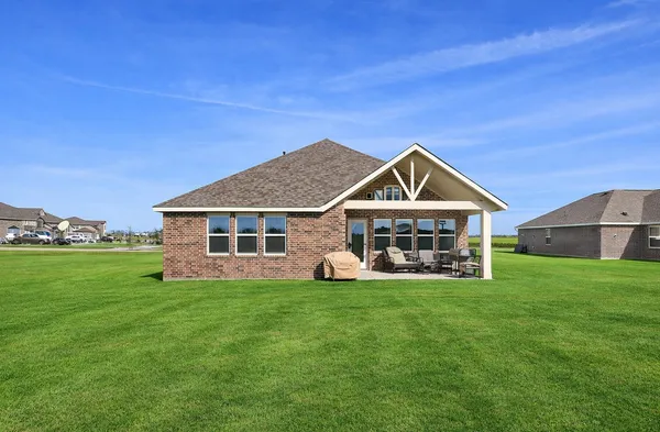 $417,000 | 406 Cane Crossing Lake Drive, Sealy, TX 77474