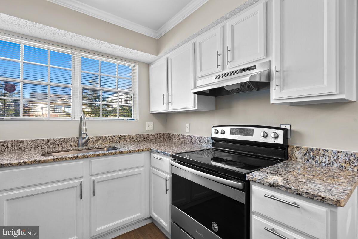 106 Fort Evans Road Southeast, Unit A Leesburg, VA 20175 - Photo 11 of 29 Kitchen, Main Level