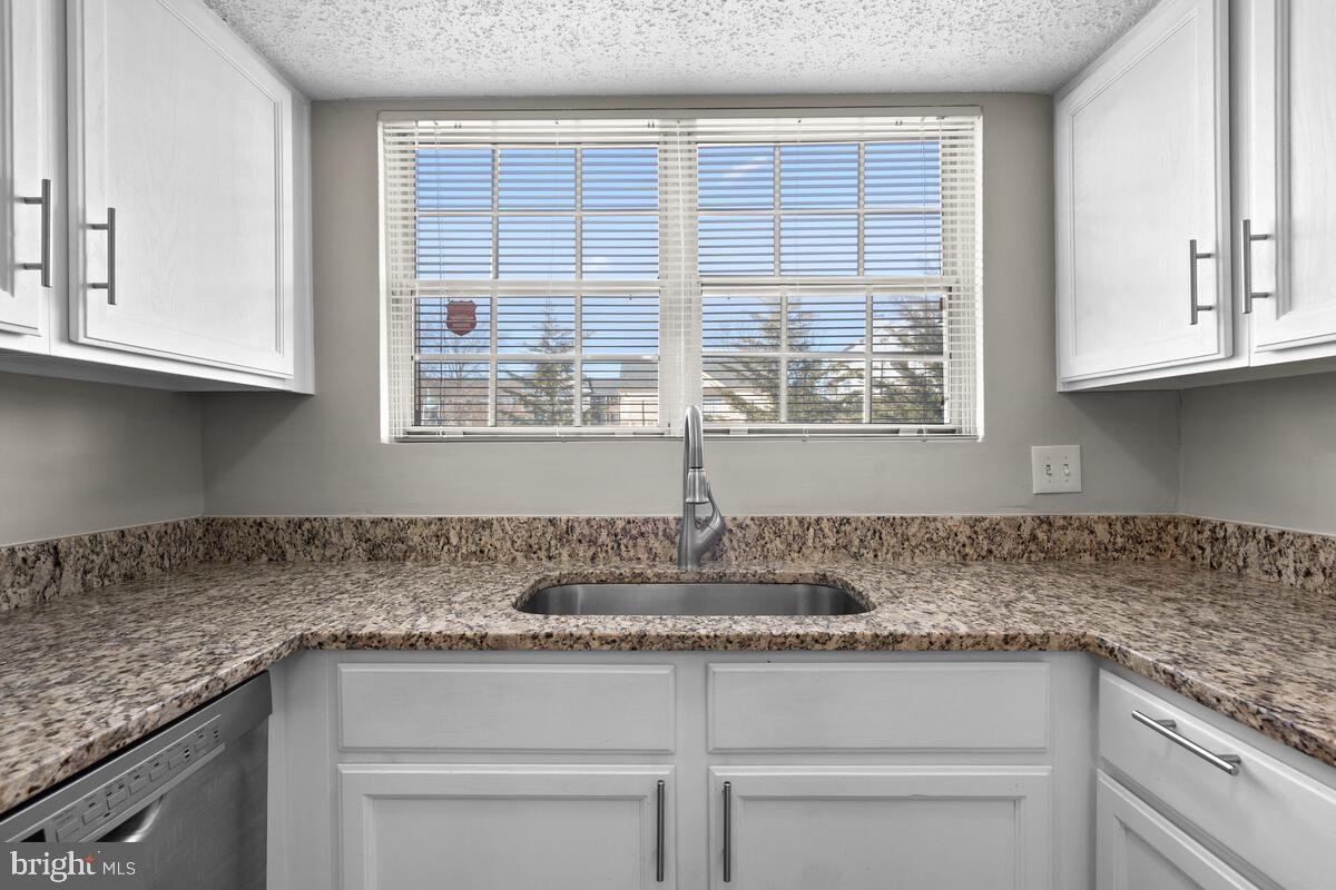 106 Fort Evans Road Southeast, Unit A Leesburg, VA 20175 - Photo 14 of 29 Kitchen, Main Level