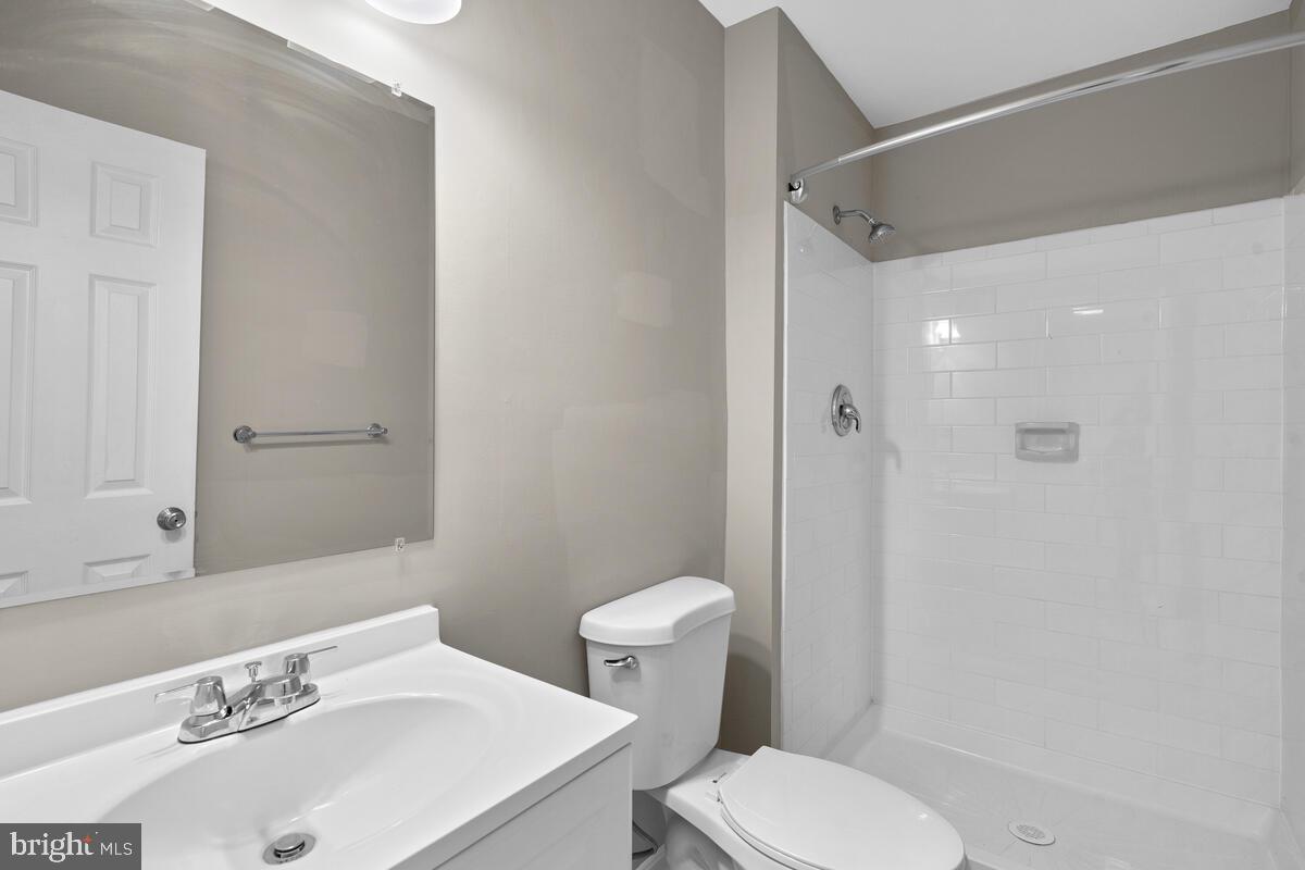 106 Fort Evans Road Southeast, Unit A Leesburg, VA 20175 - Photo 24 of 29 Full Bath #2, Main Level