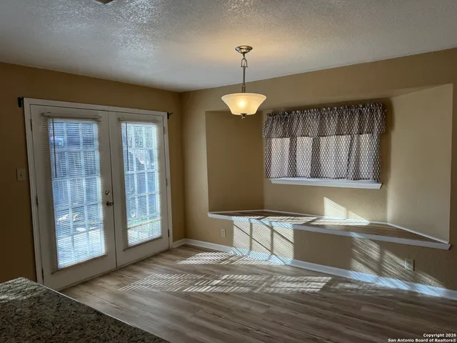 a view of livingroom with furniture