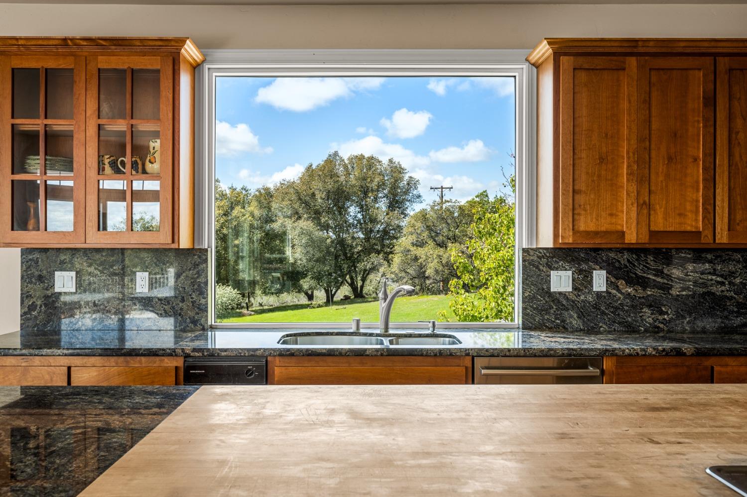 16305 Duggans Road Grass Valley, CA 95949 - Photo 13 of 41