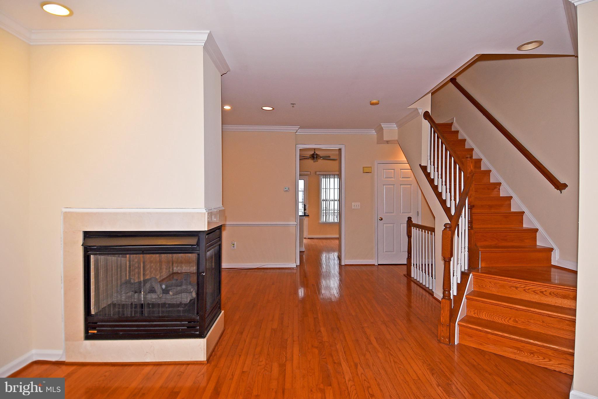 809 G Street Southwest Washington, DC 20024 - Photo 19 of 57 Living/Dining