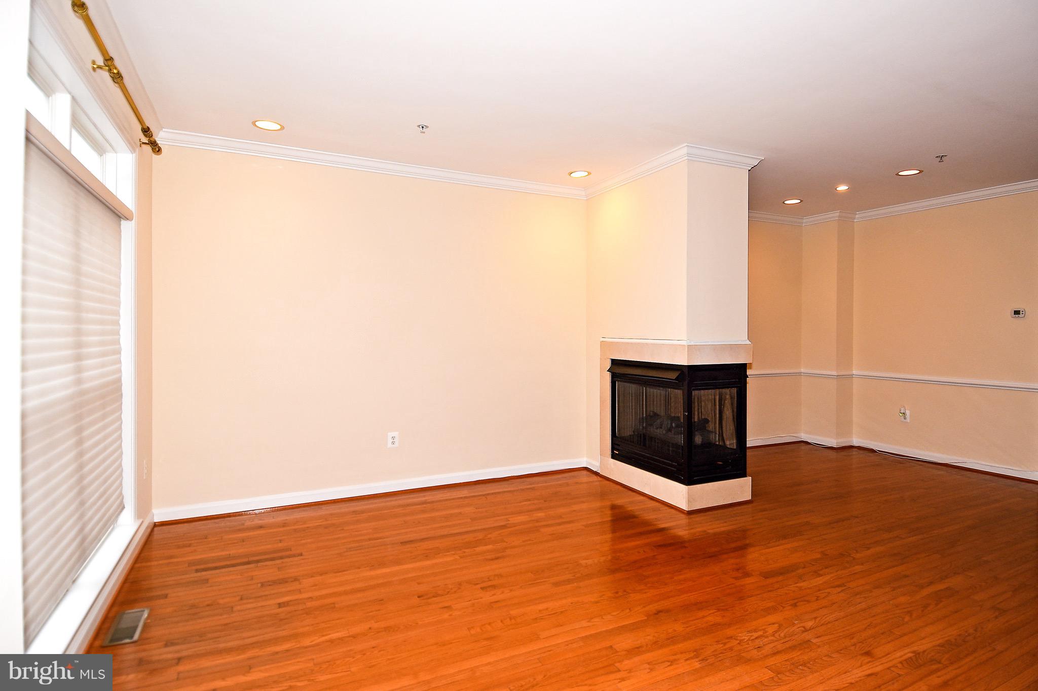 809 G Street Southwest Washington, DC 20024 - Photo 20 of 57 Living/Dining